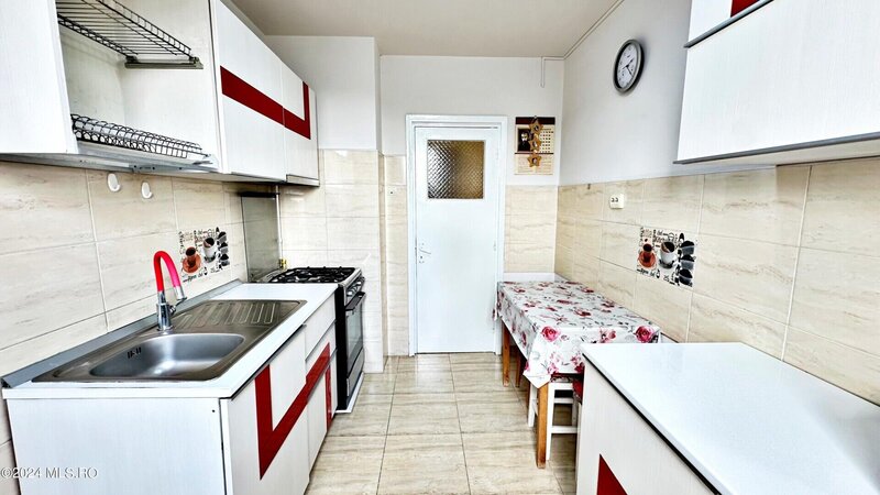 Constanta, pod butelii, apartament 4 camere, decomandat, 85.74 mpt, comision 0%.